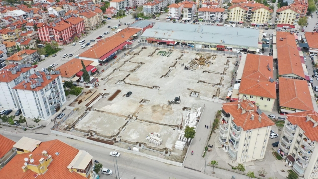 Davraz Kapalı Pazaryeri İnşaatı Hedeflenen Tarihte Tamamlanacak