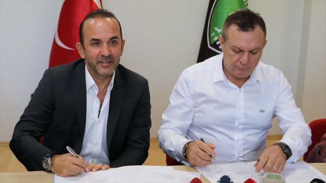 Denizlispor'da Mehmet Özdilek dönemi resmen başladı