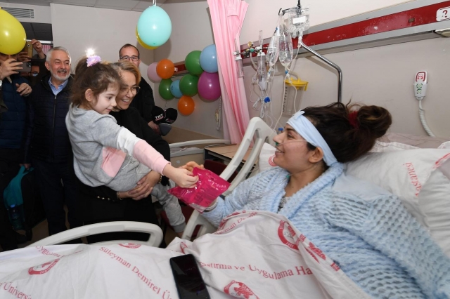 Depremin 18’inci gününde Isparta’da duygulandıran buluşma
