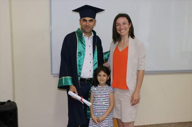 Diplomasını eşinin elinden aldı 