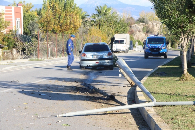 Direksiyon hakimiyetini kaybetti, karşı şeride geçti: 1 yaralı   