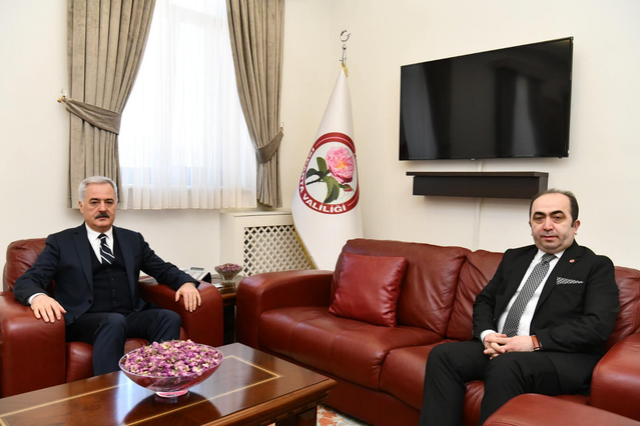 Doç. Dr. Yüksel Özgen'den Isparta Valiliği Ziyareti