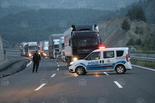 ​Dorsesi yanan tır 10 kilometre boyunca yol aldı