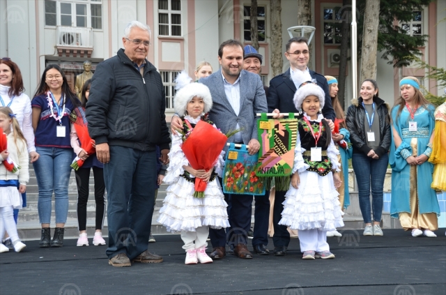 ​Dünya çocukları "Dostluk Festivali"nde buluştu