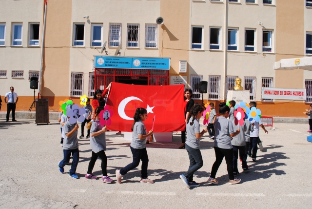 Eğirdir’de İlköğretim Haftası kutlamaları 