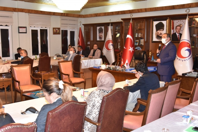 EĞİRDİR SU ÜRÜNLERİ ENSTİTÜSÜ MÜDÜRÜ DR. FUAT BİLGİN BELEDİYE MECLİSİNDE SUNUM YAPTI