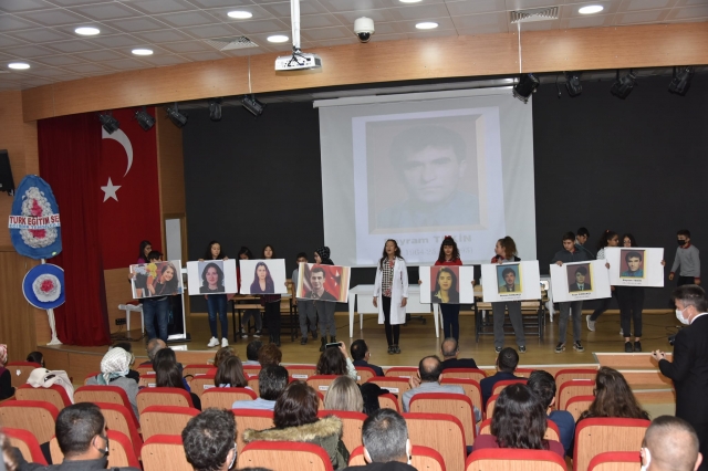 EĞİRDİR'DE 24 KASIM ÖĞRETMENLER GÜNÜ'NDE DUYGU DOLU ANLAR