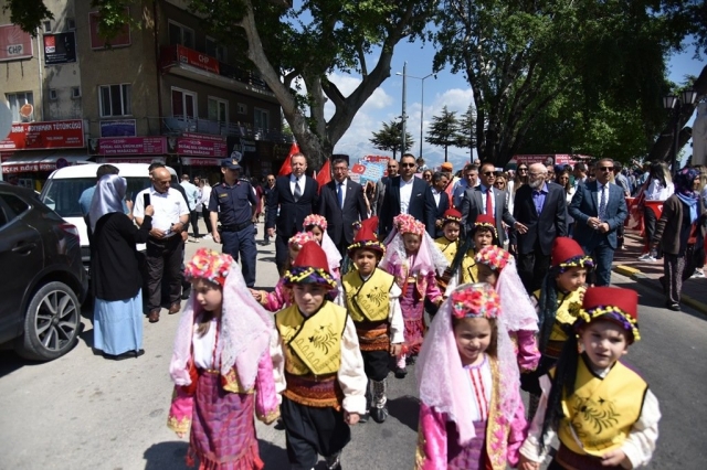 ​Eğirdir'de Çocuk Şenliği Coşkulu Bir Şekilde Kutlandı