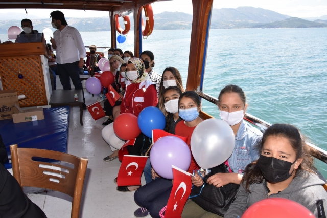 EĞİRDİR'DE ÇOCUKLAR DOYASIYA EĞLENDİ