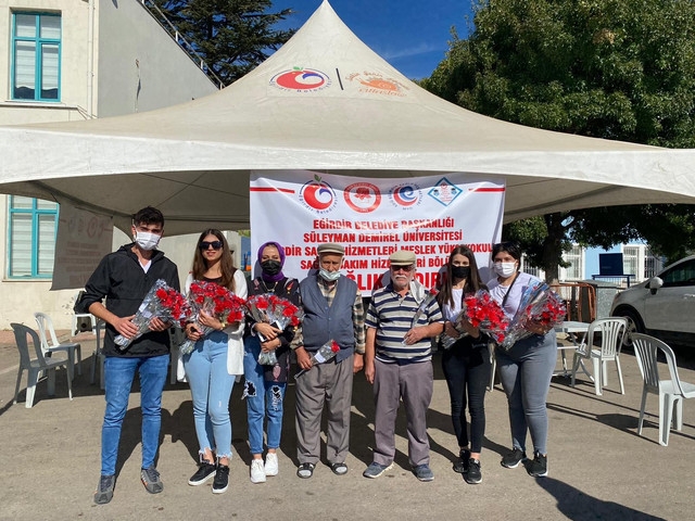 Eğirdir'de öğrenciler için sağlık çadırı