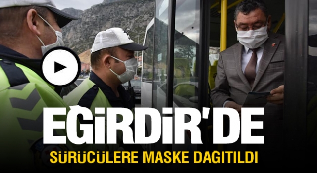 Eğirdir'de Trafik Haftası kapsamında sürücülere maske ve broşür dağıtıldı
