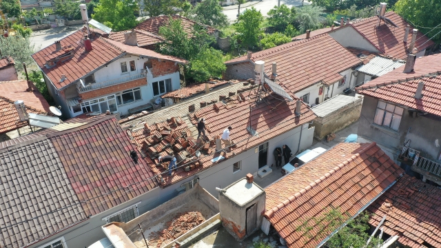 Empati ve Yardıma Devam: Isparta Belediyesi Engelli Vatandaşın Çatısını Yeniledi