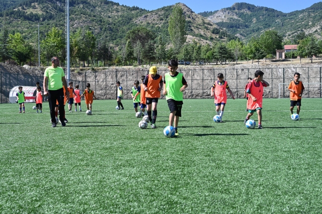 Emre Mahallesi Spor Kompleksinde yetenekli sporcular yetiştiriliyor