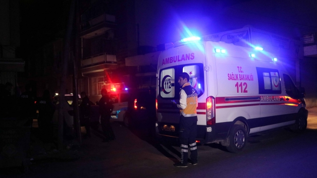 ​Eski kız arkadaşını bıçaklayıp kendini yaraladı