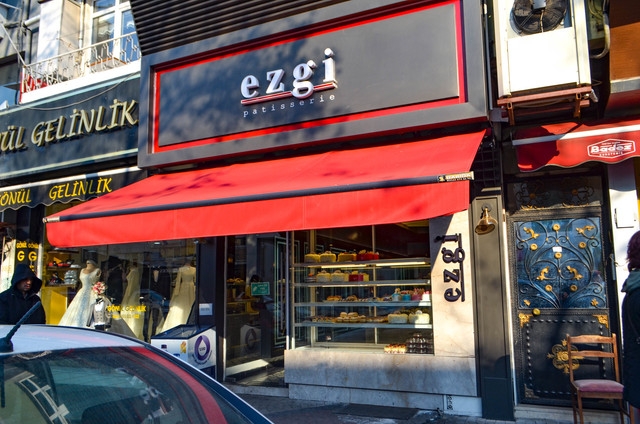 Ezgi Pastanesi'nde Tatlı Anılarınızı Yeniden Canlandırın!