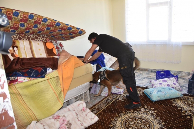  Finike'de uyuşturucu operasyonu   