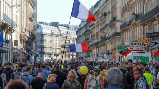 Fransa'da sarı yeleklilerin gösterileri 52. haftasında