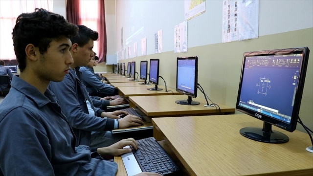 Geleceğin mühendislerinden 'elektrik ve su tasarruflu' sistem