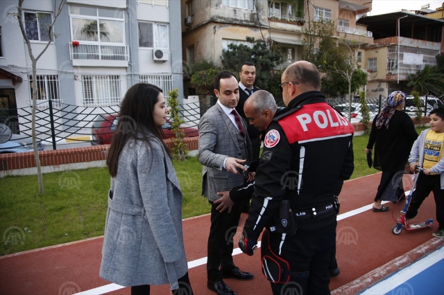  "gözaltında" evlenme teklifi etti