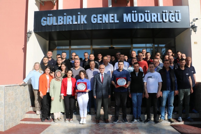Gülbirlik Genel Müdürlüğü ve Rosense Kozmetik Şirketi, Gül Sektöründe Ödüllendirildi