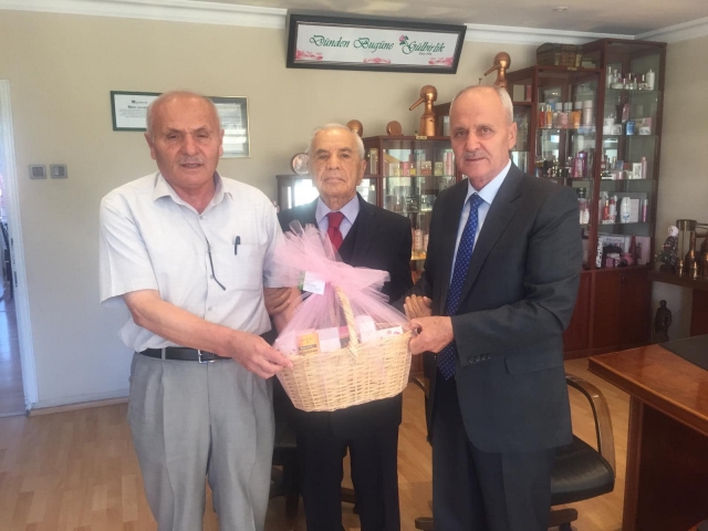 Gülbirlik'ten Uzun Yıllar Hizmet Veren Avukat Necati Şahin'e Şükran Plaketi