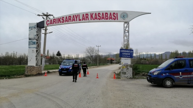 GÜNCELLEME - Isparta'da Çarıksaraylar beldesi karantinaya alındı