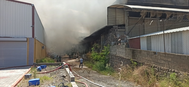GÜNCELLEME - Osmaniye'de sac metal fabrikasında yangın