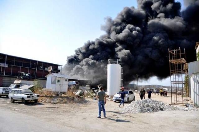 GÜNCELLEME 2 - Adana'da geri dönüşüm tesisinde yangın