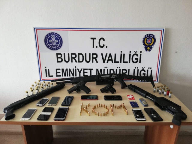 GÜNCELLEME - Yeşilova Belediye Başkanı ve eşine yönelik silahlı saldırıya ilişkin 3 zanlı tutuklandı