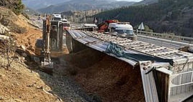 HABER: ISPARTA ANTALYA YOLUNDA KAZA!