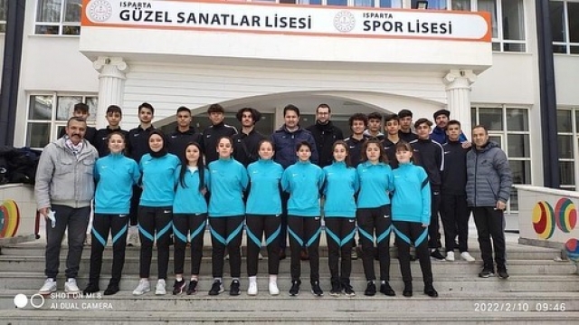 HABER: ISPARTA SPOR  LİSESİNDE YARI FİNAL SEVİNCİ
