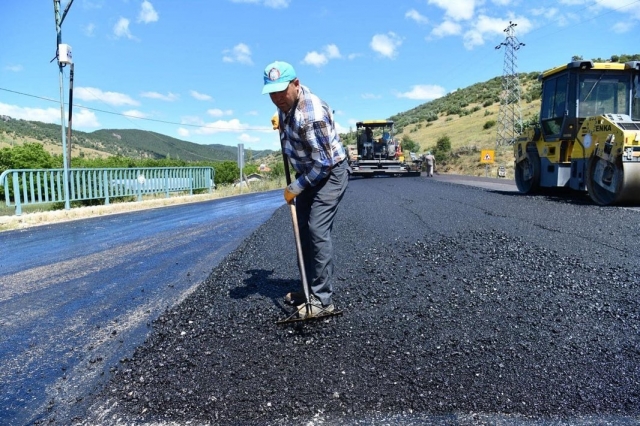 HABER: ISPARTA'DA 2022 YILI ASFALT DÖKME AKSU’DAN BAŞLADI