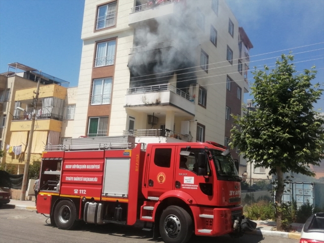 Hatay'da yangın çıkan evde hasar oluştu
