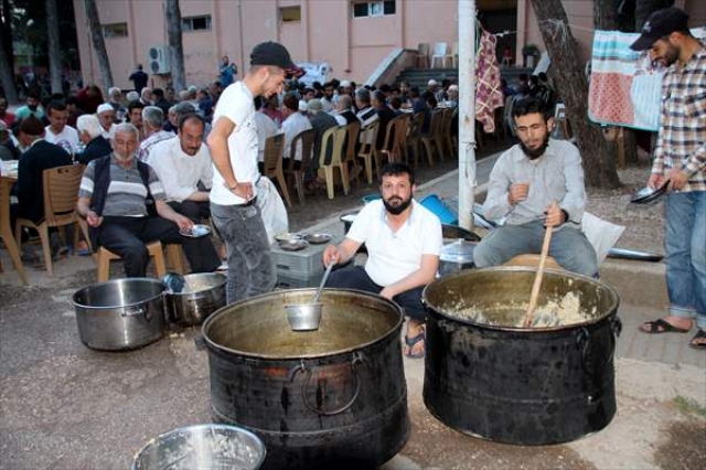 Hatay'da bin kişi iftar sofrasında buluştu
