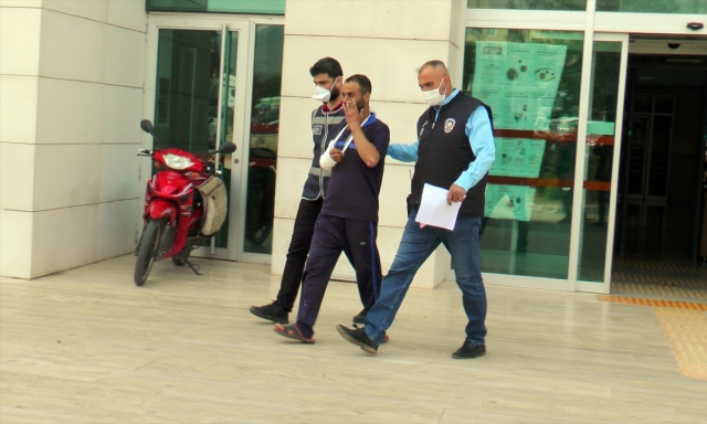 Hatay'da polisten kaçan cezaevi firarisi çatıdan düşerek yaralandı