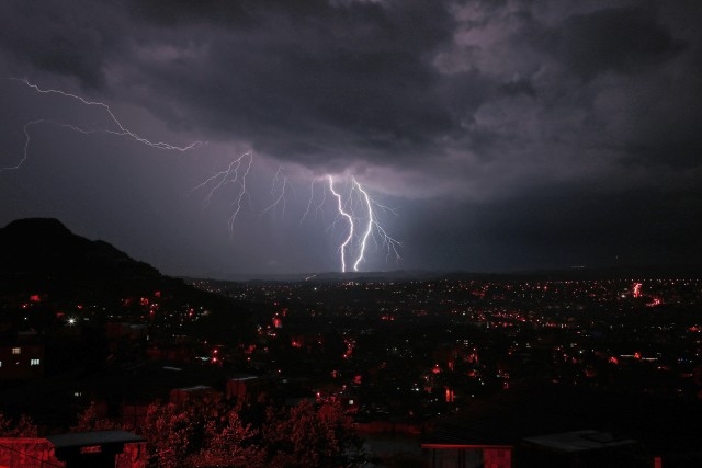 Hatay'da şimşekli gece