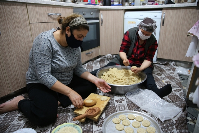 Hatay'ın ramazan kurabiyesi kömbe bayramda akrabaya gönderilecek