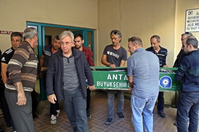 Hayatını kaybeden yamaç paraşütü pilotu toprağa verildi. 