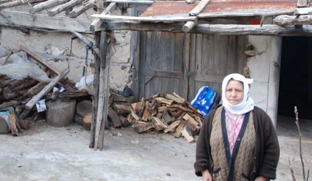  Hiç evlenmedi, engelli kardeşine abla, anne, baba oldu