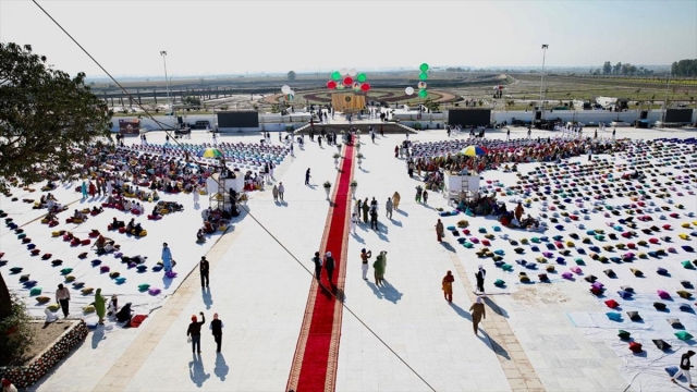 Hindistanlı hacıların Pakistan'a vizesiz girmesini sağlayan Kartarpur Koridoru açıldı