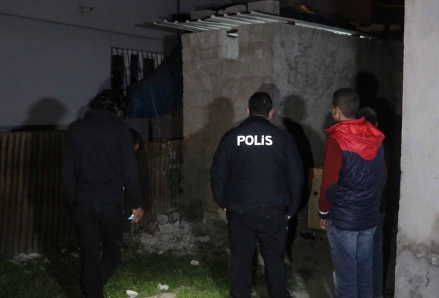 ​Hırsızlık için tuvalet penceresinden eve giren şüpheliler yakalandı