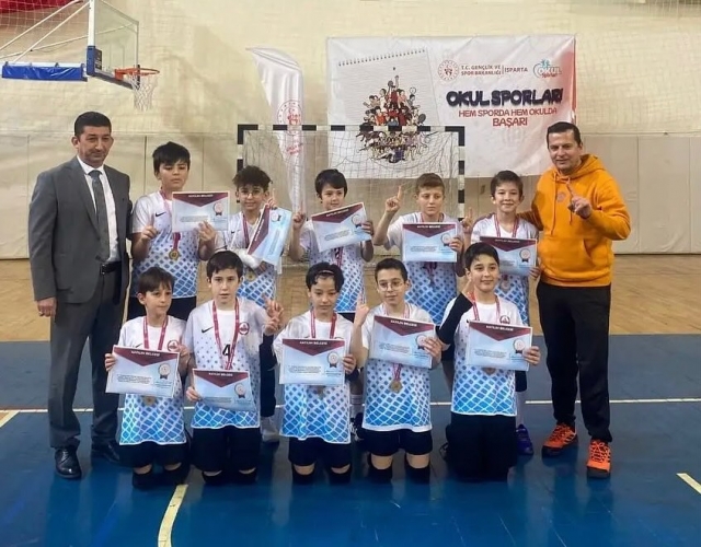 Hızırbey Orta Okulu, Voleybol ve Satrançta Büyük Başarıya İmza Attı!