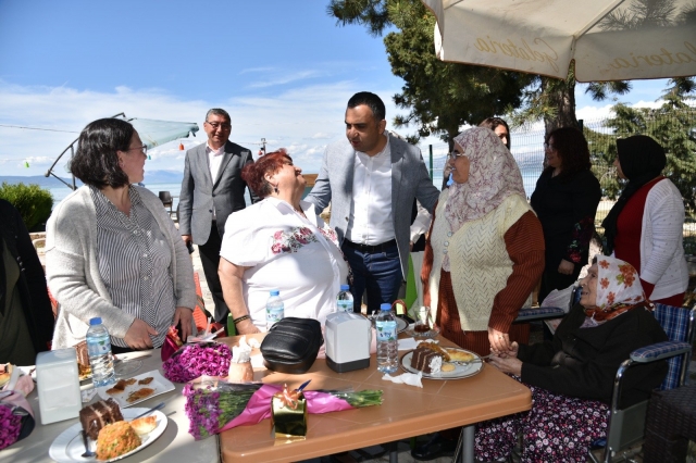 Huzurevi Sakinlerine Özel, Anneler Günü Etkinliği Düzenlendi