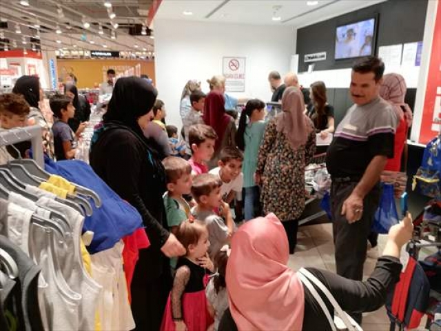 İhtiyaç sahibi çocuklara bayram hediyesi