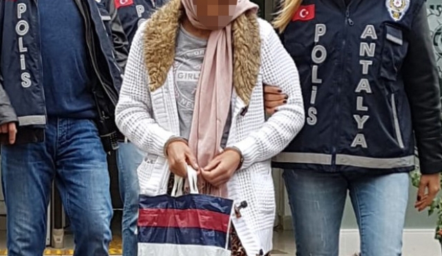 İki evden 60 bin TL değerinde altın ve para çalan kadın yakalandı