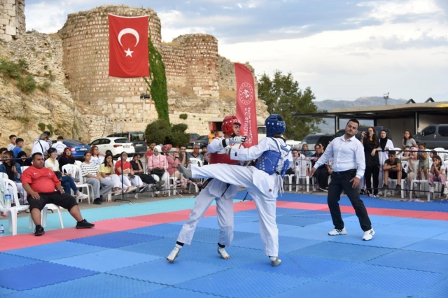 İller Arası Taekwondo Zafer Şampiyonası Eğirdir'de Gerçekleşti