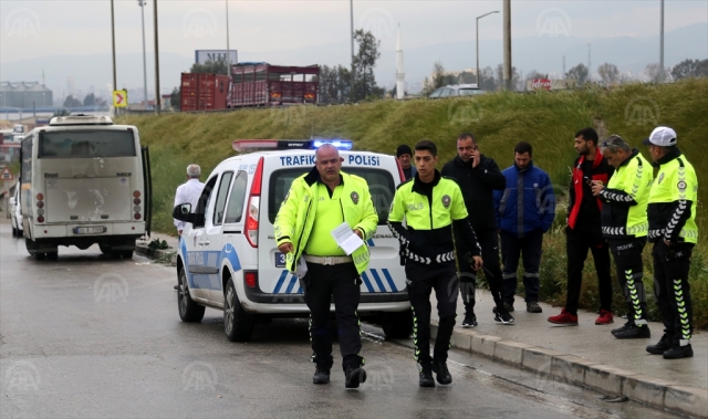 işçi servisi devrildi: 6 yaralı