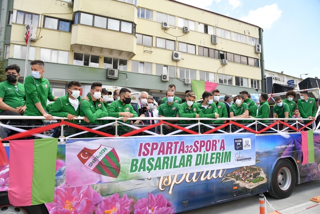 Isparta 32 Spor’a coşkulu uğurlama