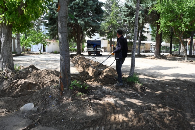 Isparta ​Anadolu Mahallesi Camiinin çevre düzenlemesi yapılıyor