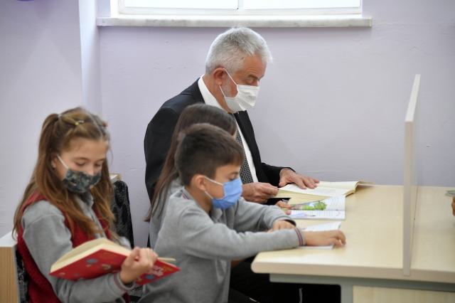 Isparta Belediye Başkanı Başdeğirmen: Geleceğimiz sizlersiniz